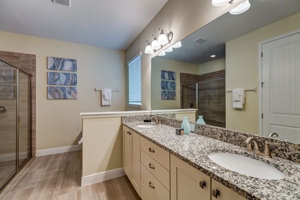 Ensuite master bathroom