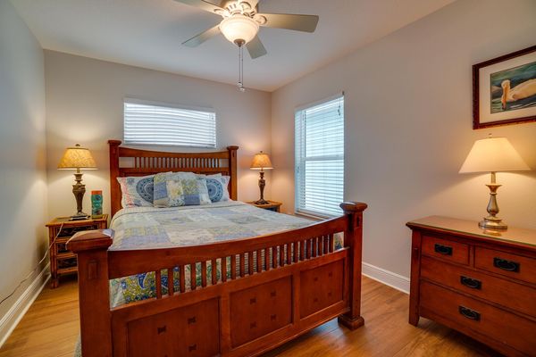 Bedroom 2 - Queen Bed