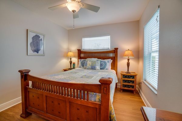 Bedroom 2 - Queen Bed