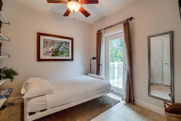 Bedroom 4 - Full Bed