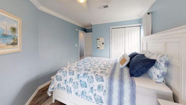 Bedroom 2 - Queen Bed