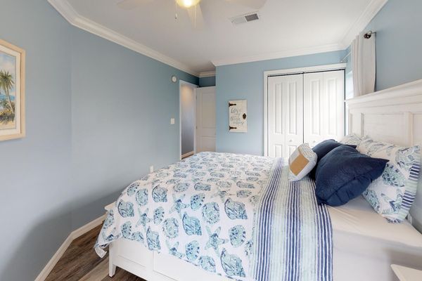 Bedroom 2 - Queen Bed