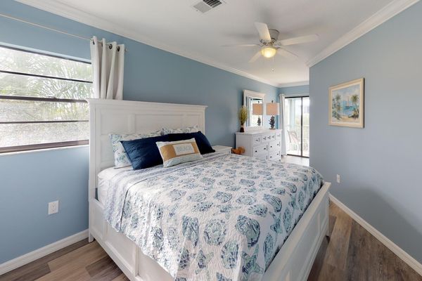 Bedroom 2 - Queen Bed