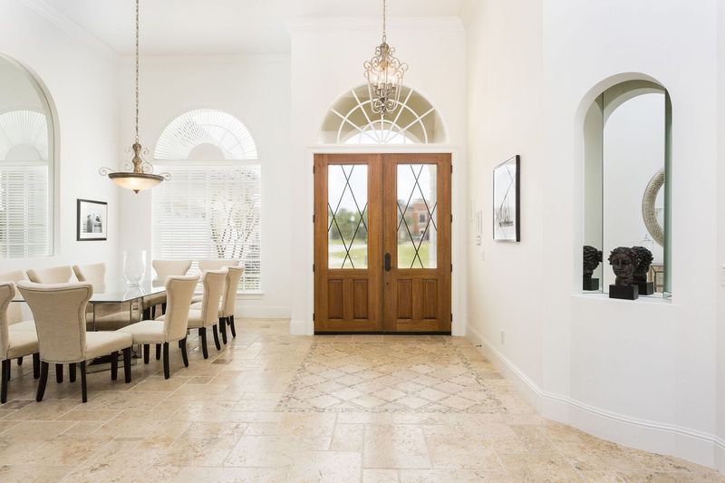 Exquisite foyer and dining area