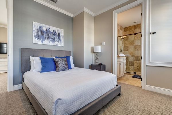 The annex also has this gorgeous Queen bedroom