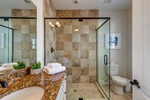 Annex bathroom shared by the two rooms
