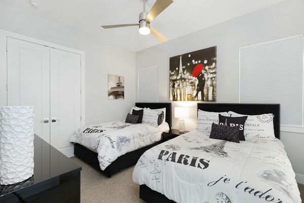 Paris themed bedroom 2 full beds