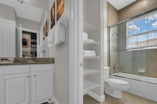 Shower/tub combination and plenty of storage