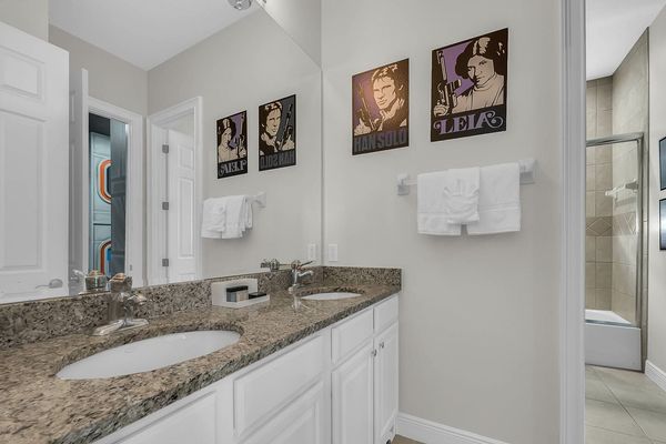 The en-suite bathroom that connects to the kids room