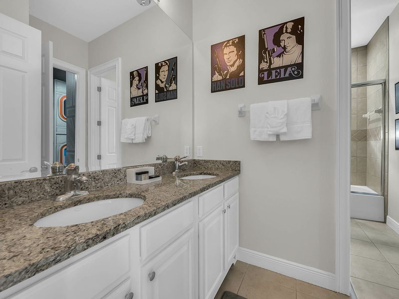 The en-suite bathroom that connects to the kids room