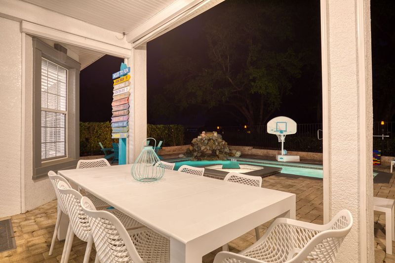 Grill late nights and dine under the lanai