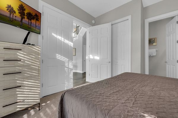 SMART TV and closet available