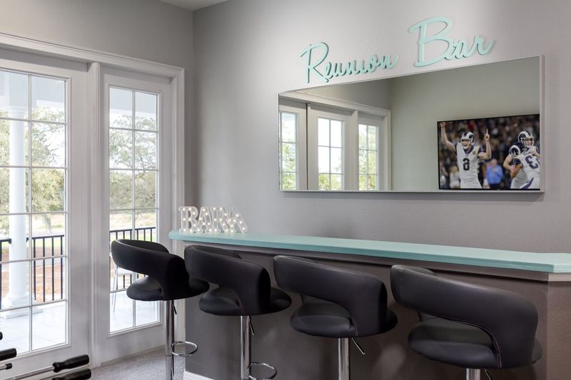 Eat or snack at the Reunion wet bar