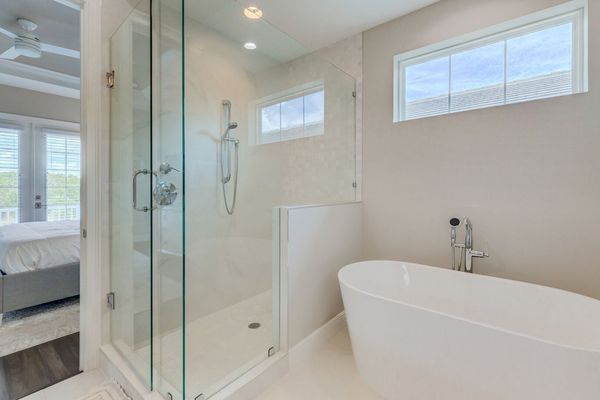 Large walk-in shower and garden tub
