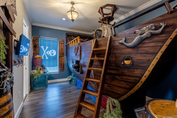 Adventure the ocean blue in the Pirate-themed bedroom