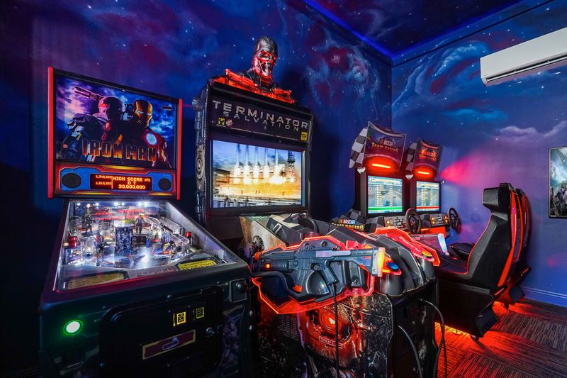 Have fun on the Iron Man Pinball machine