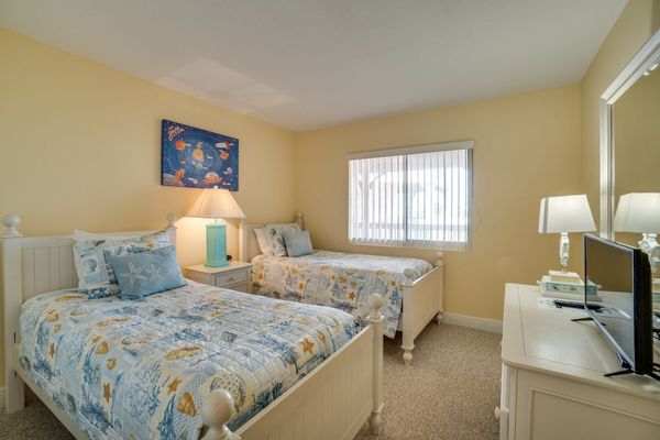 Bedroom 2 - 2 Twin Beds