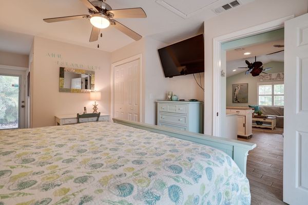 Bedroom 2 - Queen Bed