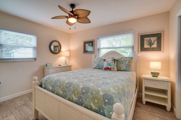 Bedroom 2 - Queen Bed