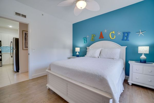 Bedroom 2 - Queen Bed