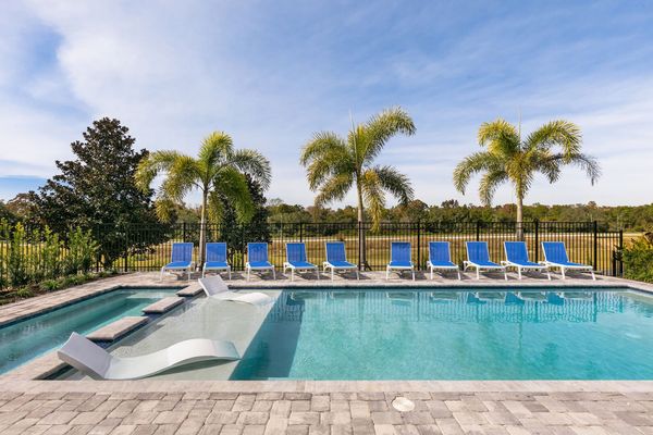 10 sun loungers surround the pool