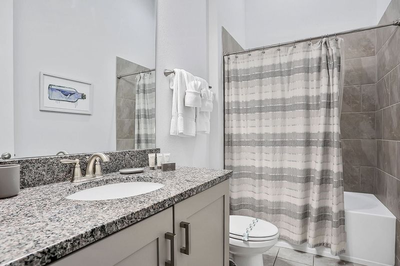 En suite bathroom with combined tub and shower