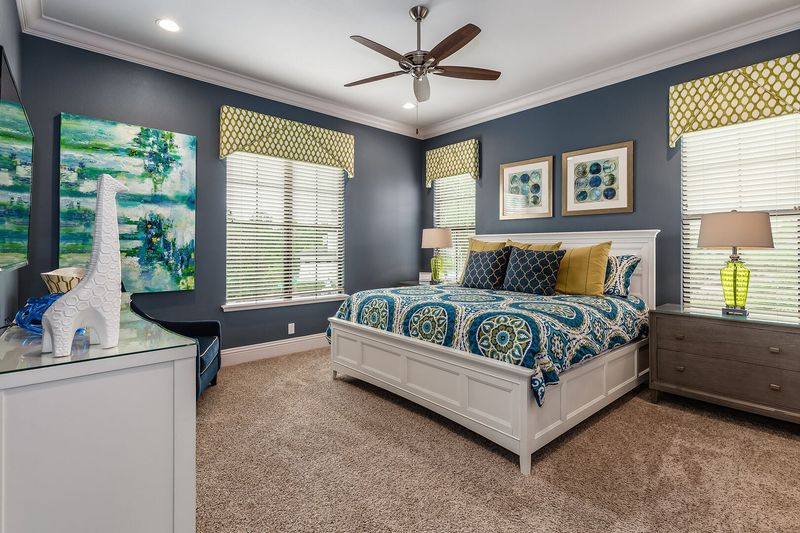 Wake up feeling fresh after a great night's sleep in this king-sized bed
