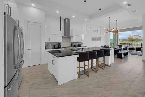 The fully equipped kitchen has everything you need to prepare a delicious meal