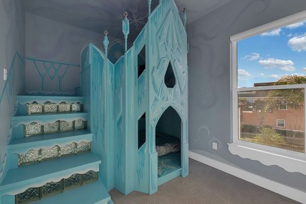 Little princesses will love this ice castle twin/twin bunk bed, each bed featuring a TV and night light.