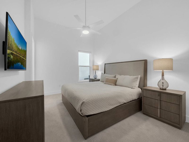Ground floor bedroom with a king size bed