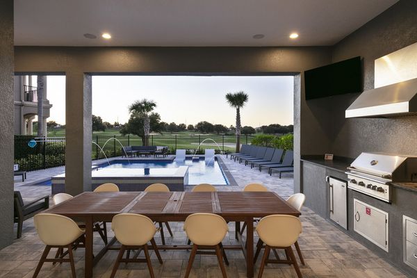 Outdoor dining seating for 10 guests