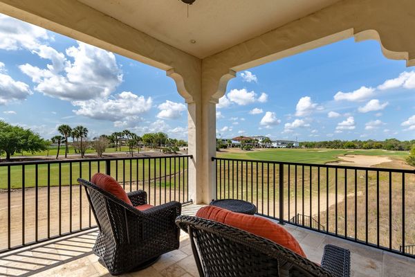 Admire beautiful views with a loved one as soon as you wake up