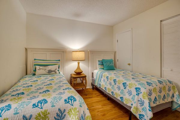 Bedroom 2 - 2 Twin Beds