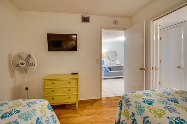 Bedroom 2 - 2 Twin Beds