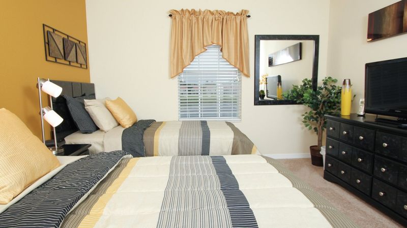 Two Twins Bedroom 2 (Angle)
32" TV