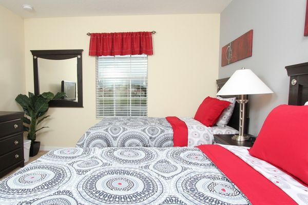 Two Twins Bedroom 3 (Angle)
32" TV