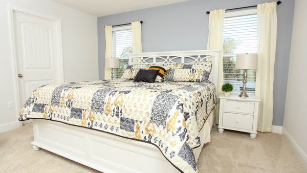Master King Bedroom 2 
Upstairs
42" TV
Attached Bathroom
Tub & Shower