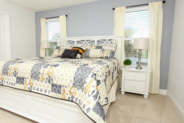 Master King Bedroom 2 
Upstairs
42" TV
Attached Bathroom
Tub & Shower