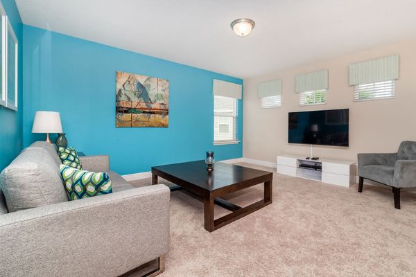 Loft (Angle)
55" Smart TV