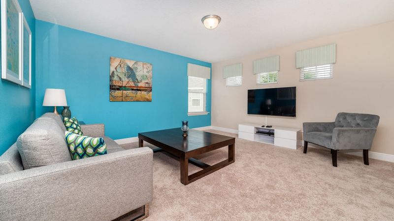 Loft (Angle)
55" Smart TV
