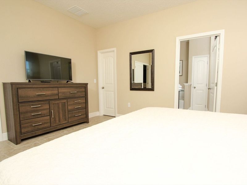 Master King Bedroom 1 (Angle)
42" TV