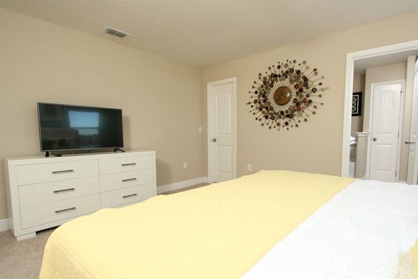 Master King Bedroom 2 (Angle)
42" TV