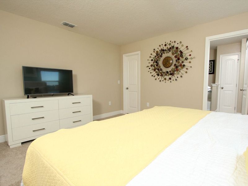 Master King Bedroom 2 (Angle)
42" TV