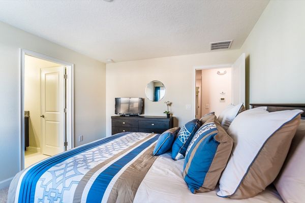 Master Queen Bedroom 3 
Upstairs
Attached Bathroom 
Tub/Shower Combo
32" TV