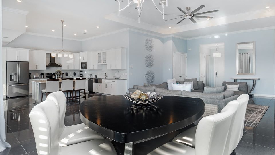 Eat-in Kitchen (Angle)