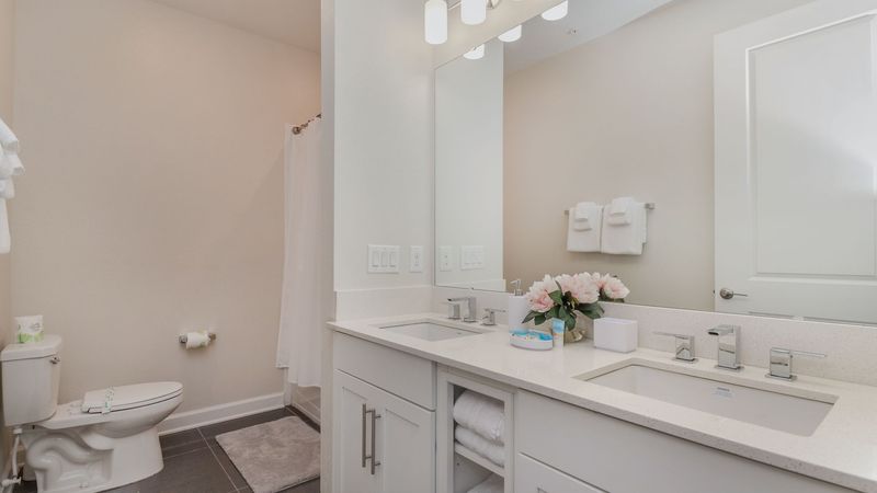 Hall Bathroom 3
Tub/Shower Combo