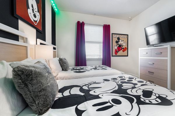 Double/Double Bedroom 4 (Angle)
50" Smart TV