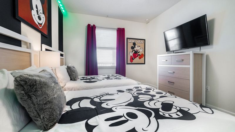Double/Double Bedroom 4 (Angle)
50" Smart TV