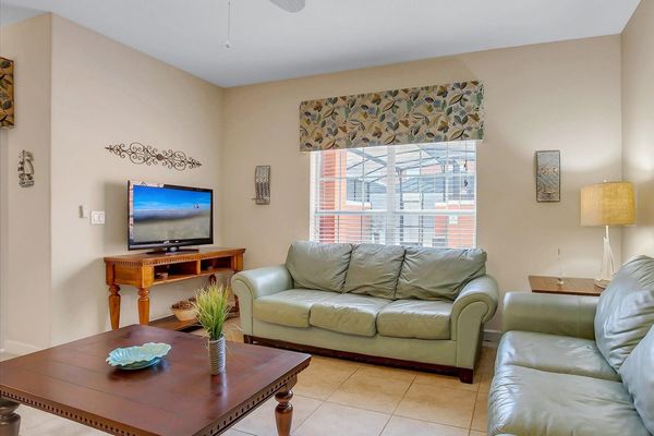 Living Room
43" TV DVD