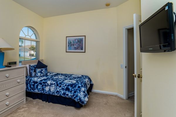 Two Twins Bedroom 3 (Angle)
22" TV
